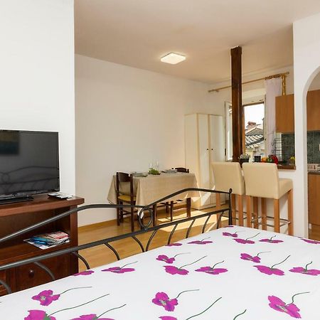 Studio Apartman Ela Pula Zewnętrze zdjęcie