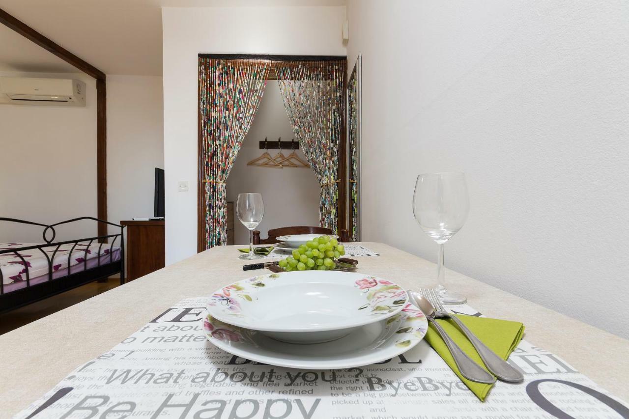 Studio Apartman Ela Pula Zewnętrze zdjęcie