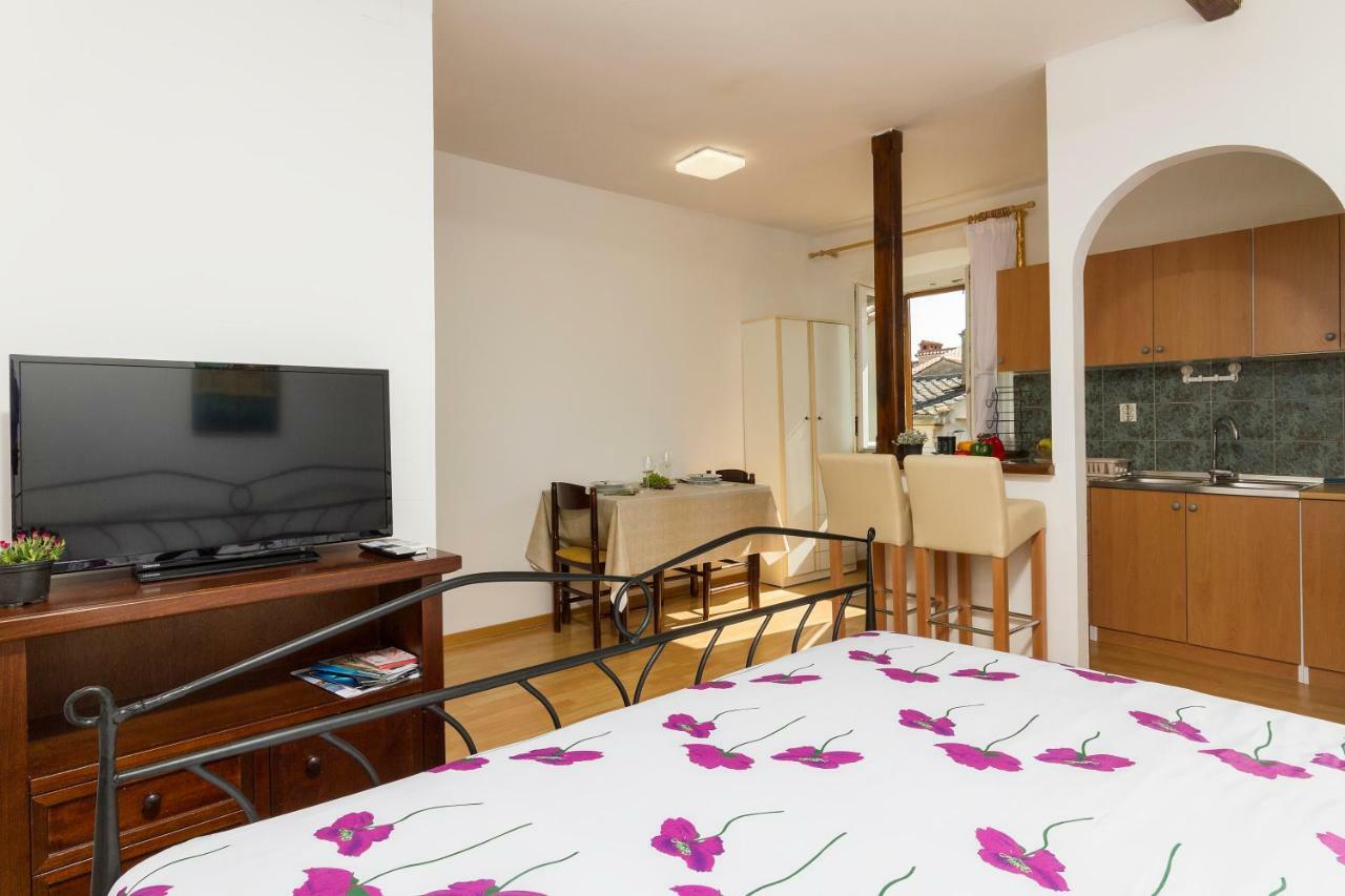 Studio Apartman Ela Pula Zewnętrze zdjęcie